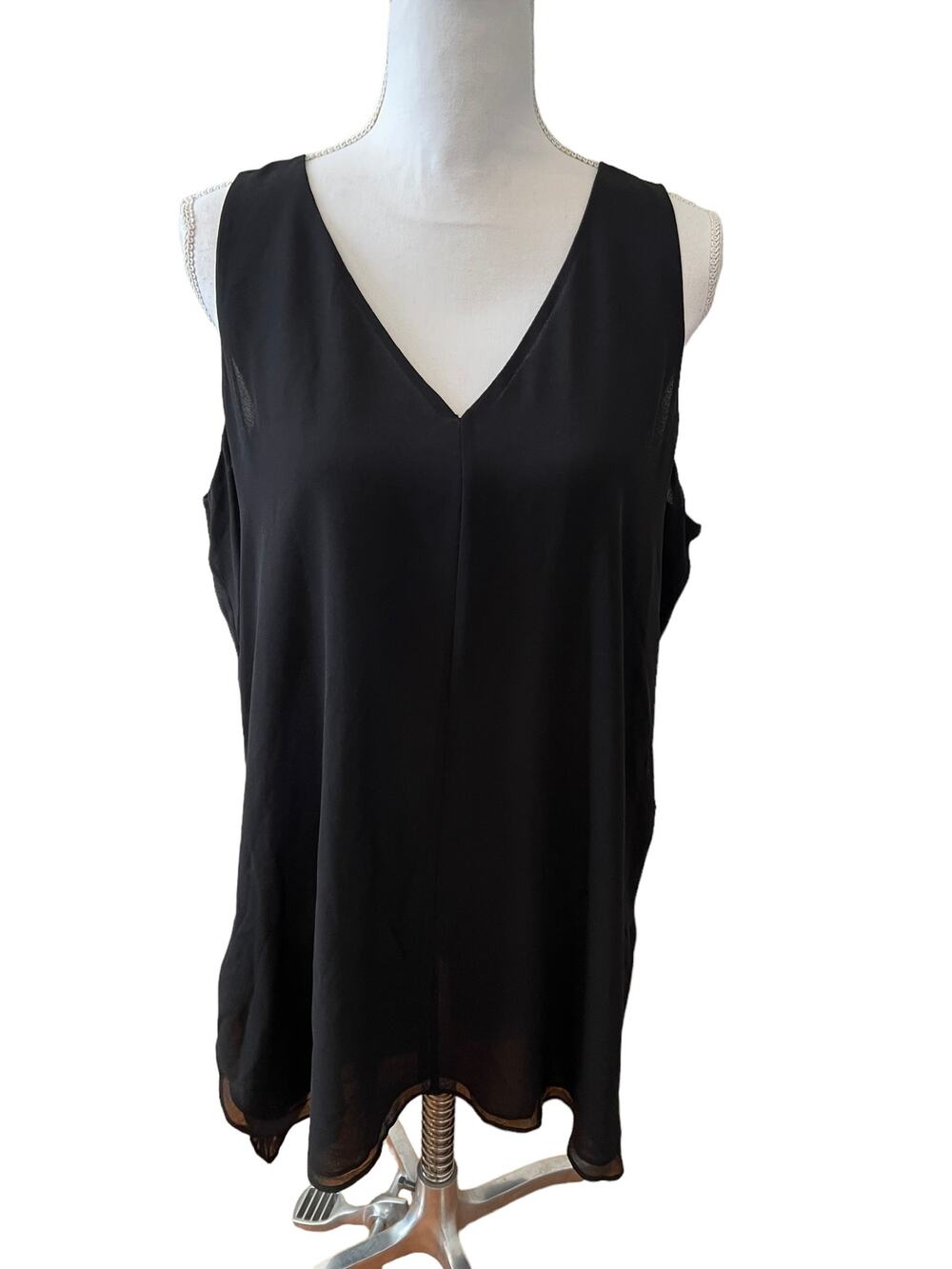 White House Black Market WHBM sleeveless black chiffon Tunic Top L